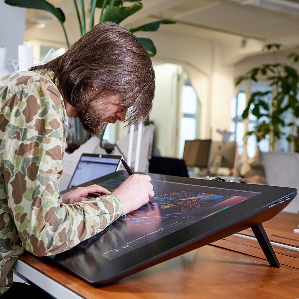 Wacom Cintiq Pro 32 Creative Pen & Touch Display