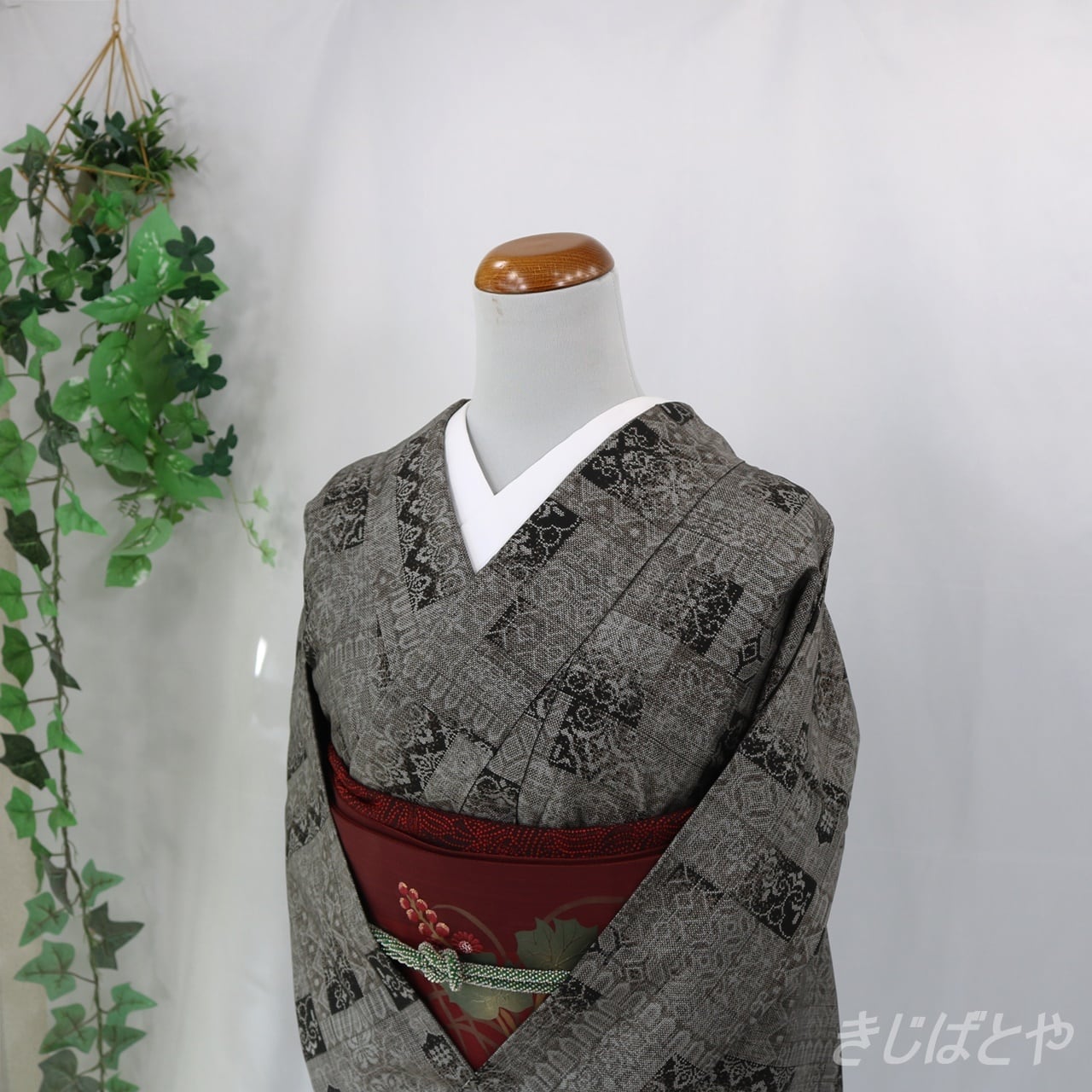 6567❫ ❦ 大島紬 (正絹) ❦ 短冊 【ちどりや】美品 正絹 大島紬 横双絣 袷