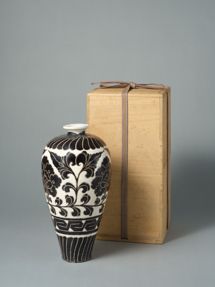 白地黒掻落牡丹文梅瓶 | 磁州窯 | 収蔵品詳細 | 作品