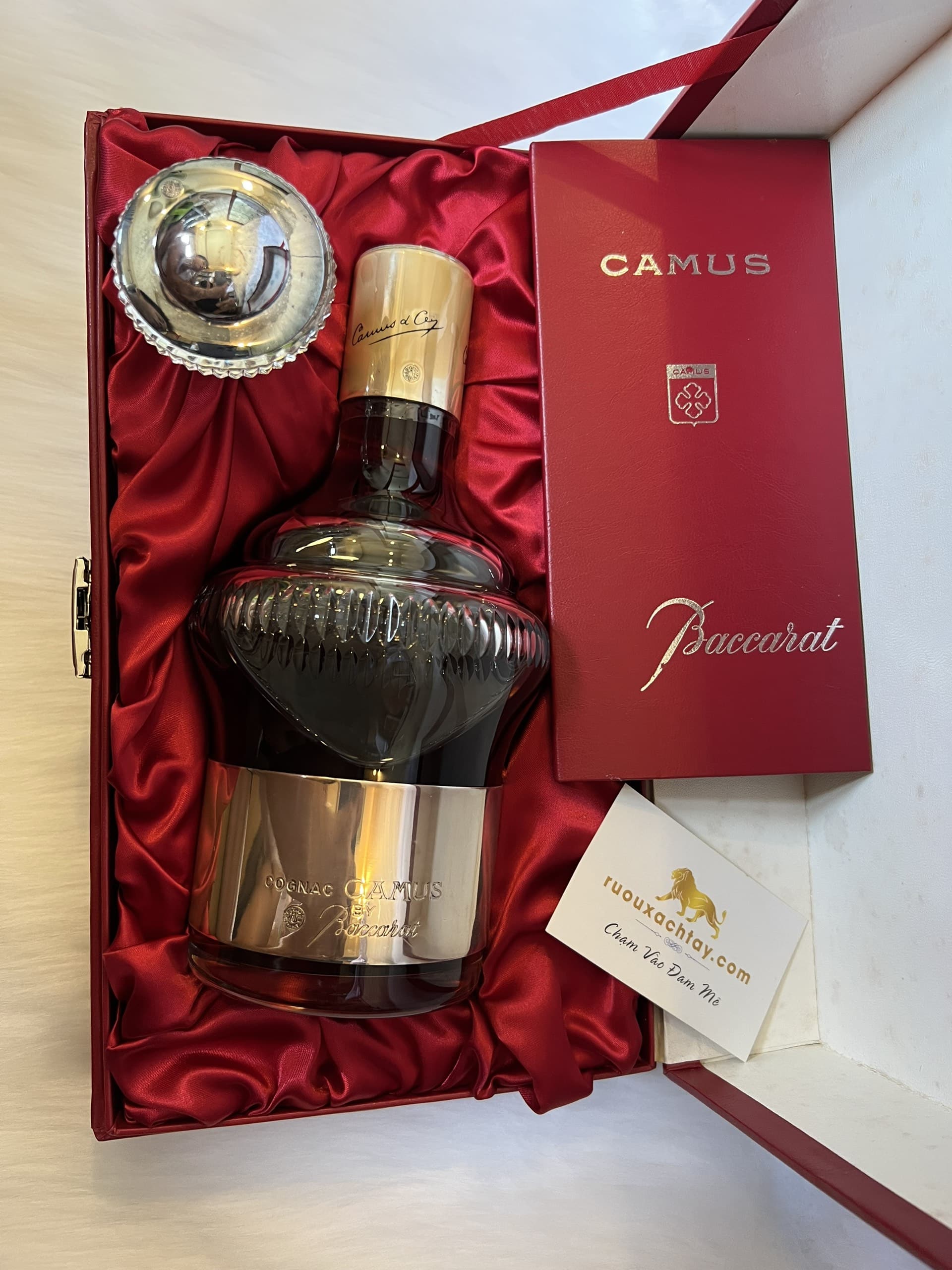 古酒CAMUS Cognac Baccarat 2000 ギフトボックス入り未開栓】古酒CAMUS