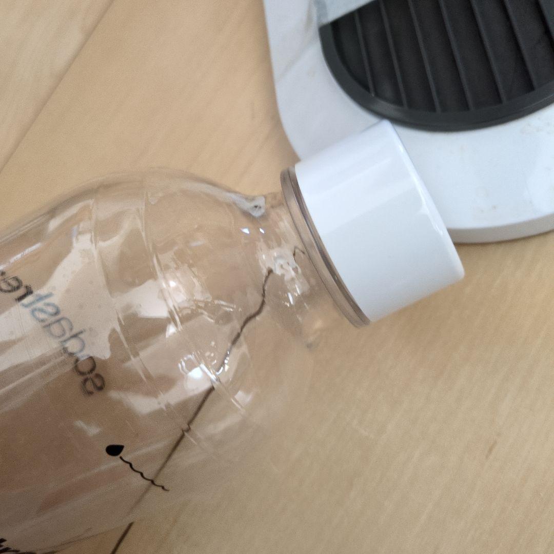 sodastream 炭酸水メーカー ホワイト 本体とボトル付き ボトル満