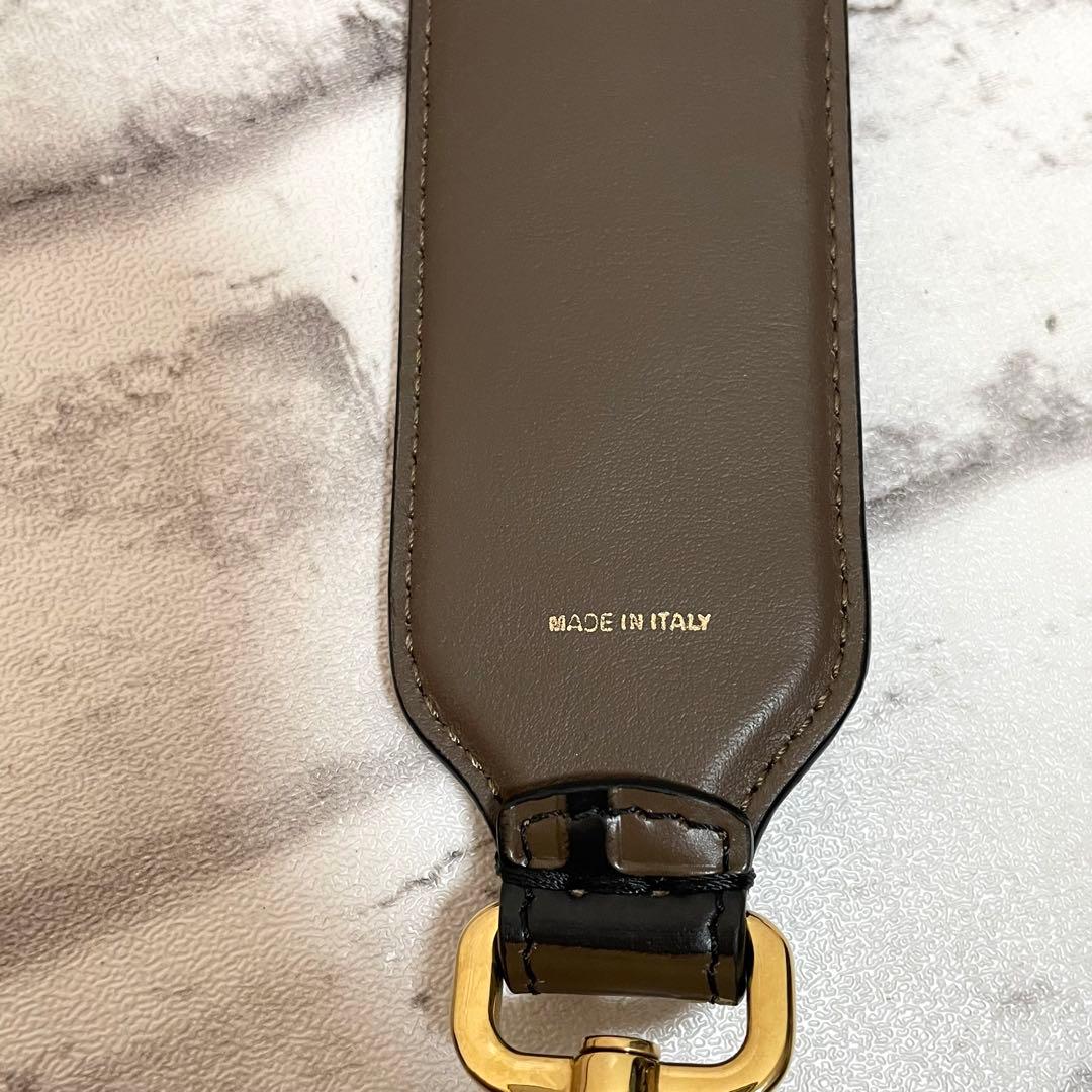 未使用級✨フェンディ　ストラップユー　ズッカ柄　エンボス　ゴールド金具