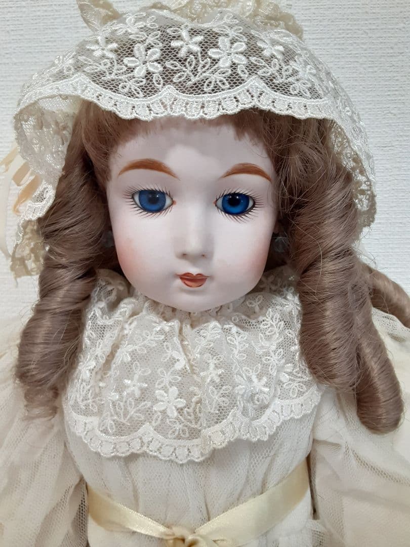 人形　和製ビスクドール　1983年 1280px-Poupées_de_collection_2.jpg