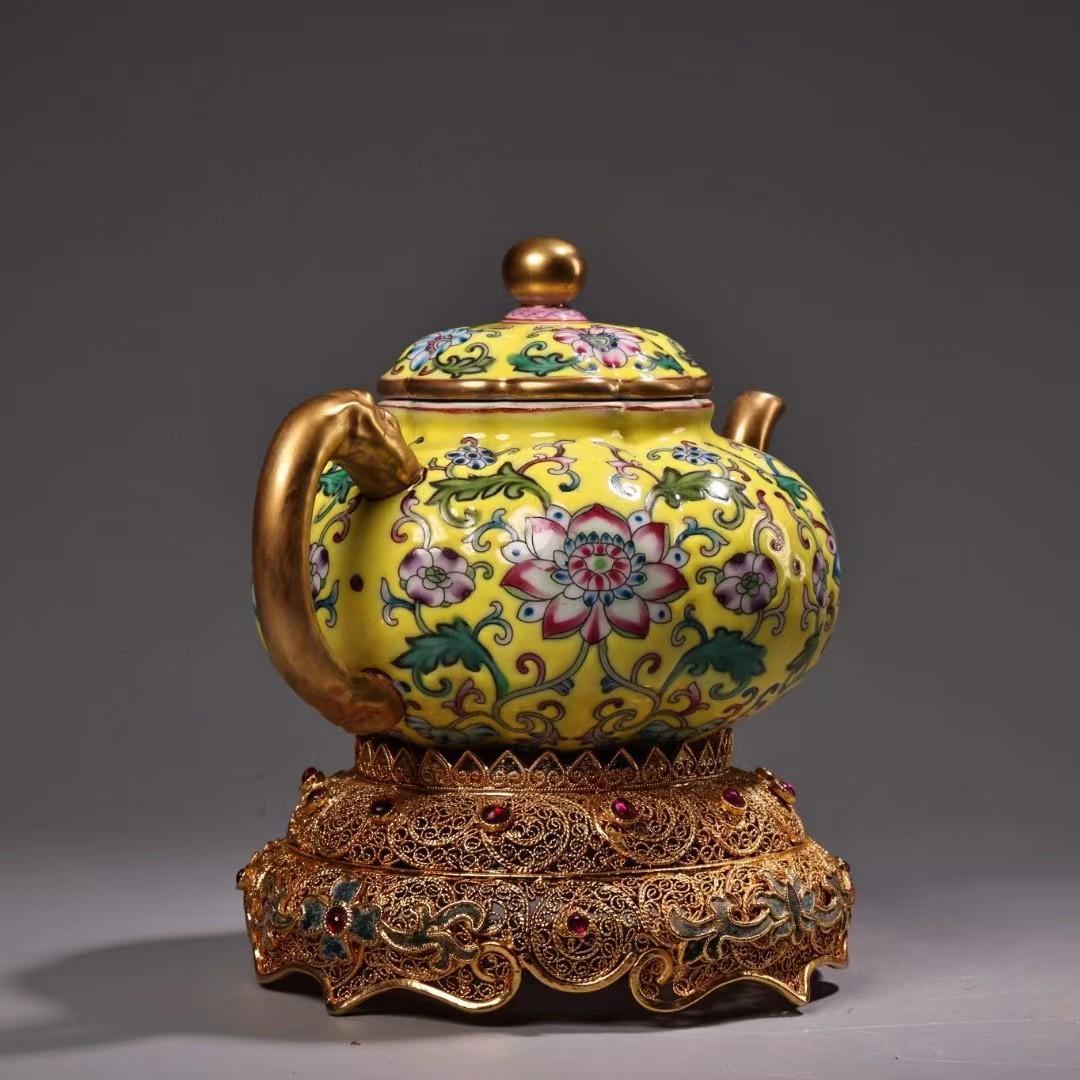 中国古美術・珍品旧蔵七宝彩と鎏金の磁器の茶壺・急須・底台付・文房具・置物・茶道具